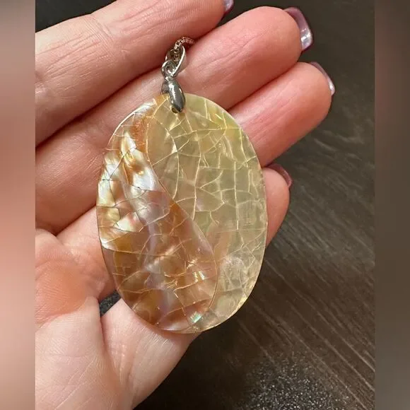 SALE! Mother of pearl pendant on a solid .925 18” box chain! - Picture 7 of 9